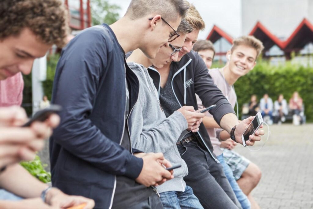 学校での電話禁止：スイスの教師が懐疑的な理由