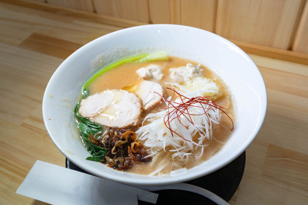 「鶏と玉ねぎラーメン KoCuu」　おすすめラーメン画像