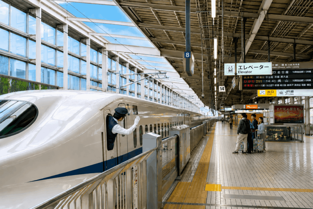 中国高速鉄道は日本の新幹線に敵わないのか？中国ネット「新幹線の完勝」「両者で違うのは…」【利用者のマナーやモラルによるとの意見も】