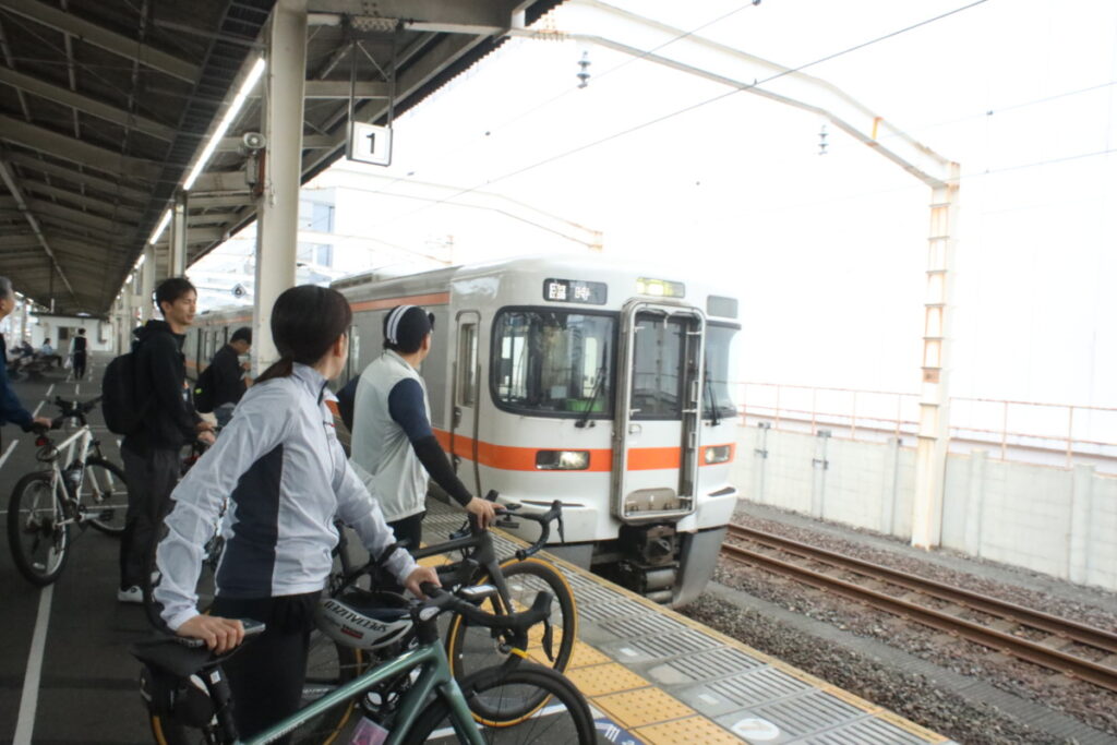 列車に自転車を乗せて伊豆でサイクリング、静岡県を横断「HAMA-IZU サイクルトレイン」 | Bicycle Club