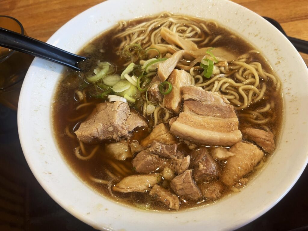 【富山市】行列なのに早い！「麺専門店アラキ」で人気No.1「ホルモン中華」を食べてきた | 号外NET 富山市
