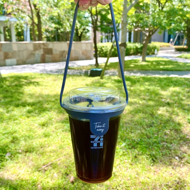 「これ110円でいいの…？」キャンドゥで見つけた“夏の救世主”テイクアウトドリンクを快適に持ち歩ける便利グッズ【本日のお気に入り】 (1/1)| 女性セブンプラス