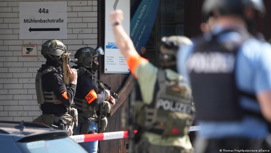 ドイツ：容疑者が現場から逃走後、銀行の人質が解放