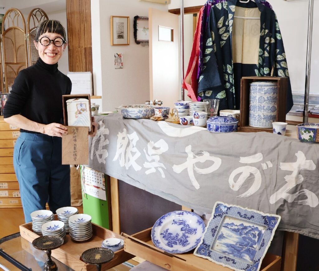臼杵市の志賀屋呉服店が５日に「蚤の市」開催　大火被災…蔵から古物多数「役立てて」 - 大分のニュースなら 大分合同新聞プレミアムオンライン Gate
