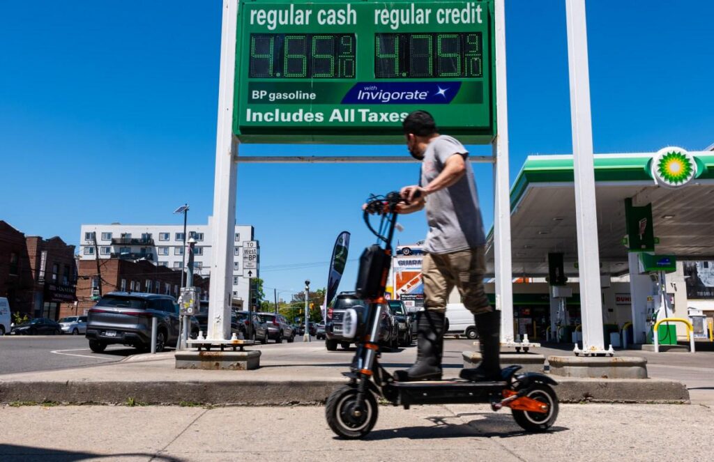 価格が4.50ドル以上に上昇する中、共和党はガソリンの希釈化に賛成票を投じる