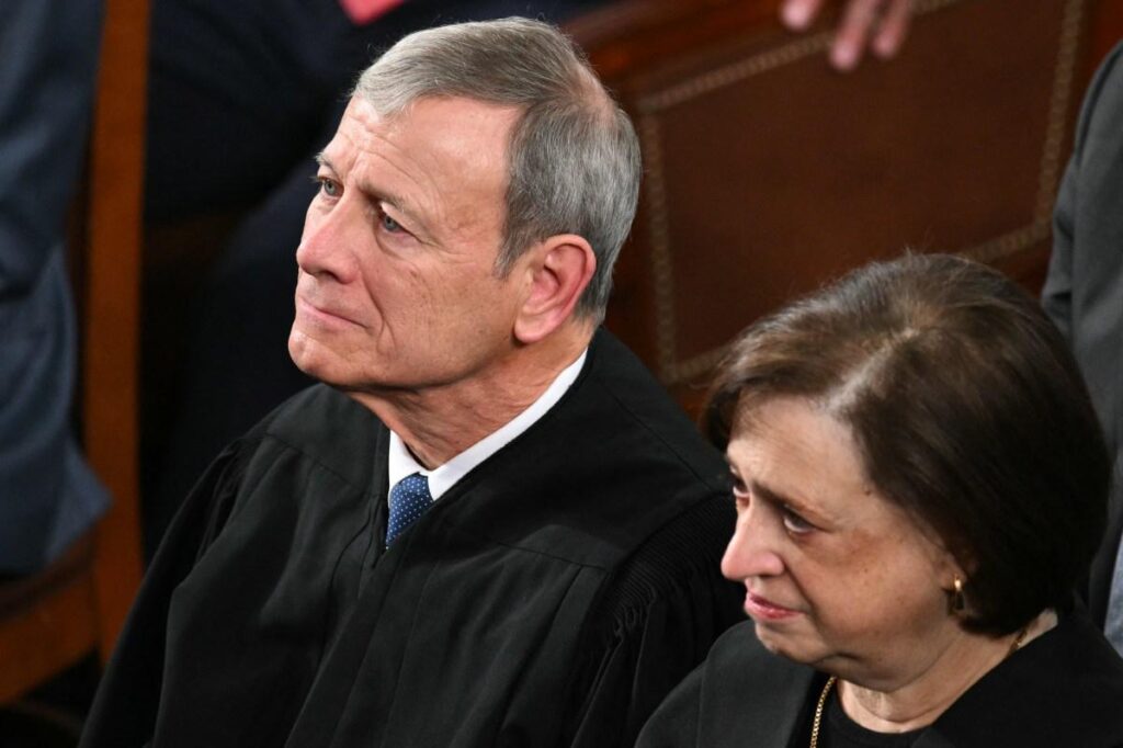 最高裁判所のジョン・ロバーツ氏、民主党による弾劾決議に直面