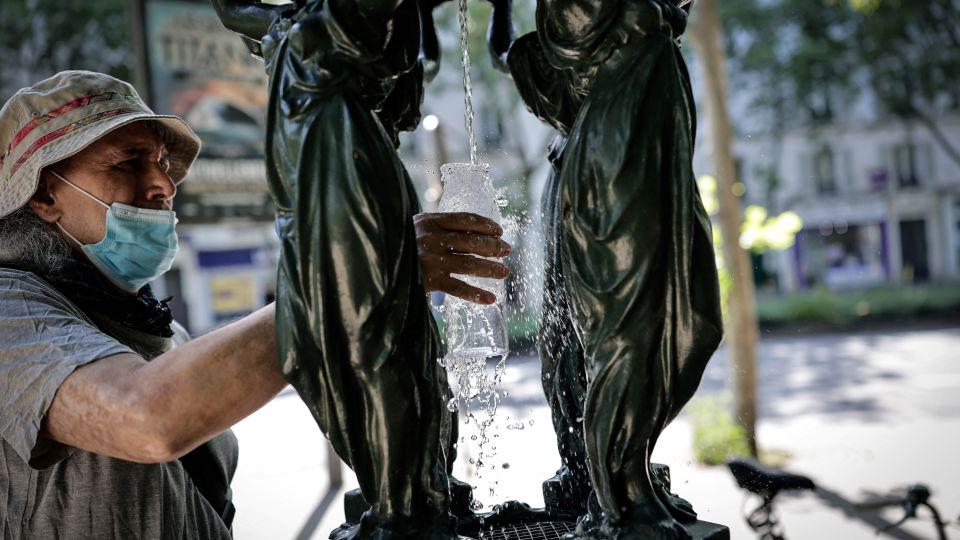 「気が遠くなるほどクレイジー」：ヨーロッパの致命的な初期の熱波が記録を破っている