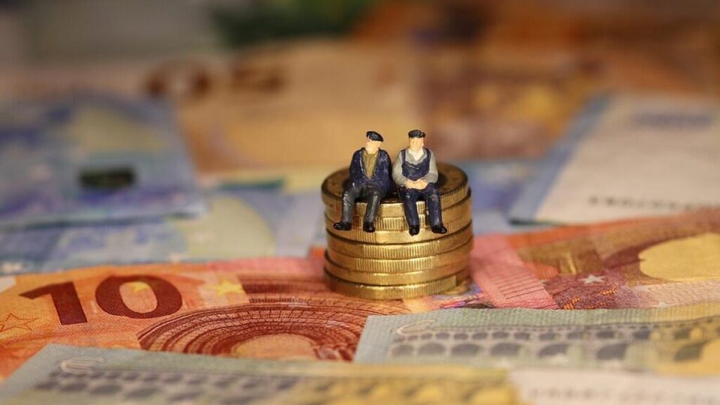 年金、なぜイタリア人の半数が「もらいすぎ」なのか：十分に支払わずに（あるいはまったく支払わずに）受け取っている720万人は誰なのか