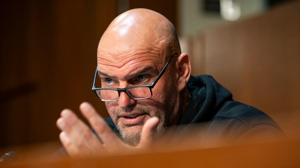 フェッターマン氏を「自分を選出するために精力的に努力した人々に対する裏切り者」（スイング・カウンティ民主党）