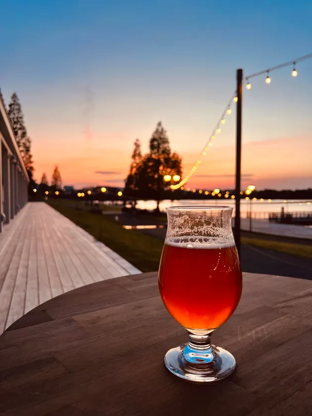 水辺の夕焼け＆ビール