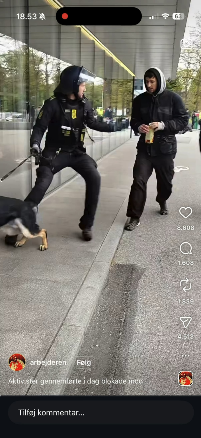 マースクのデモ中に警察が介入