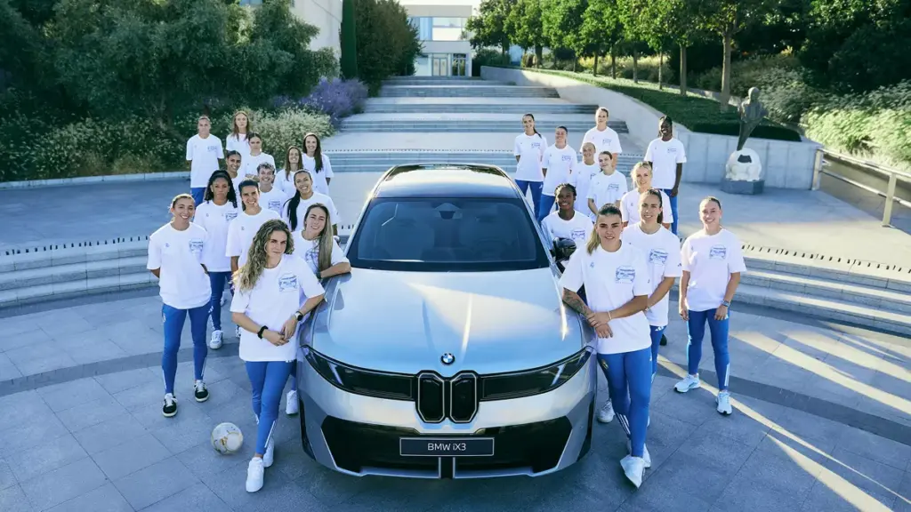 BMW Spain delivers official vehicles to women's first team