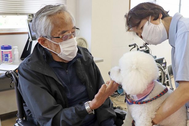 犬猫と訪問　笑顔届けたい　ハンセン病施設に　静岡・伊東さん