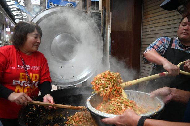 チャンプルー508食 愛あふれ 元祖「祭り」、40回目沖縄市