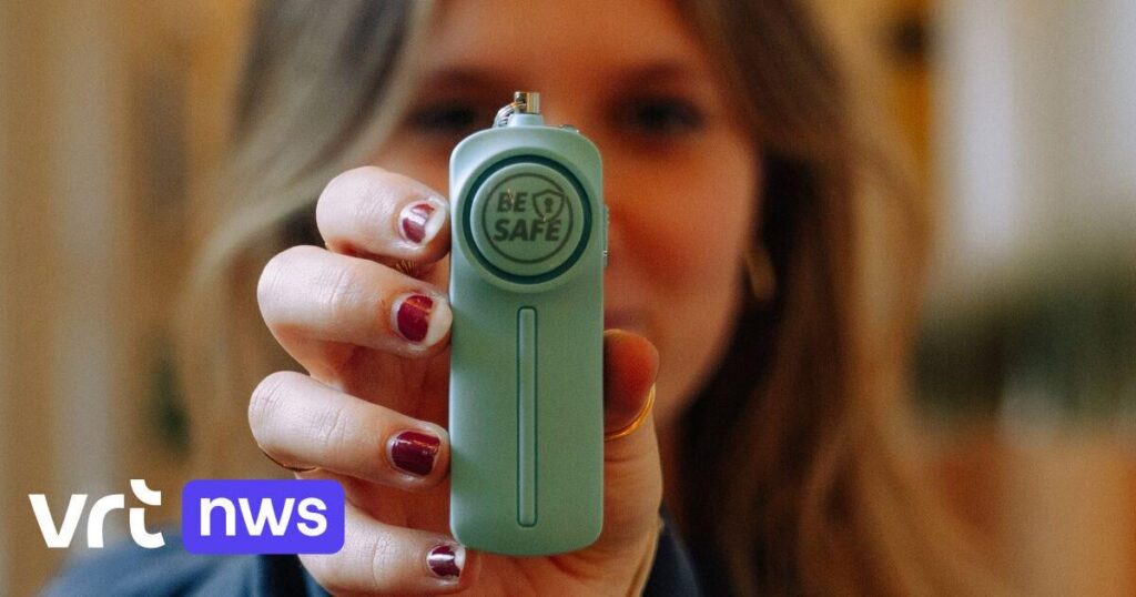 ゲントの警報キーホルダーは1,000個以上売れ、市と警察は「被害者ではなく加害者に焦点を当てろ」と批判