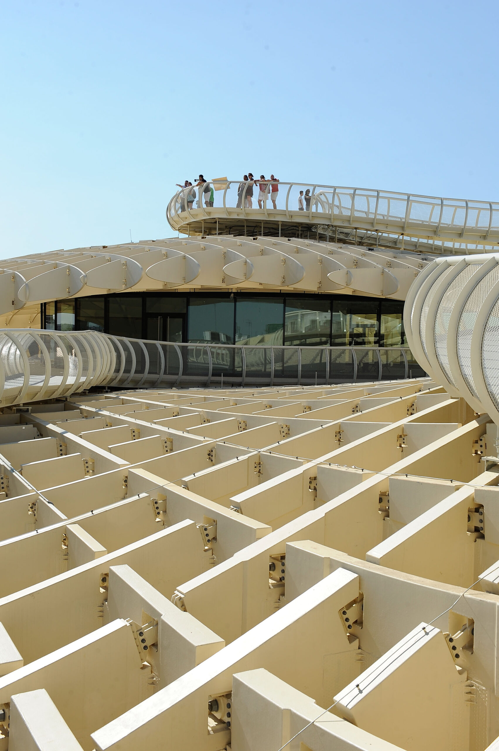 〈メトロポール・パラソル（Metropol Parasol）〉J・マイヤー・H・アーキテクツ（J. MAYER H. Architects）