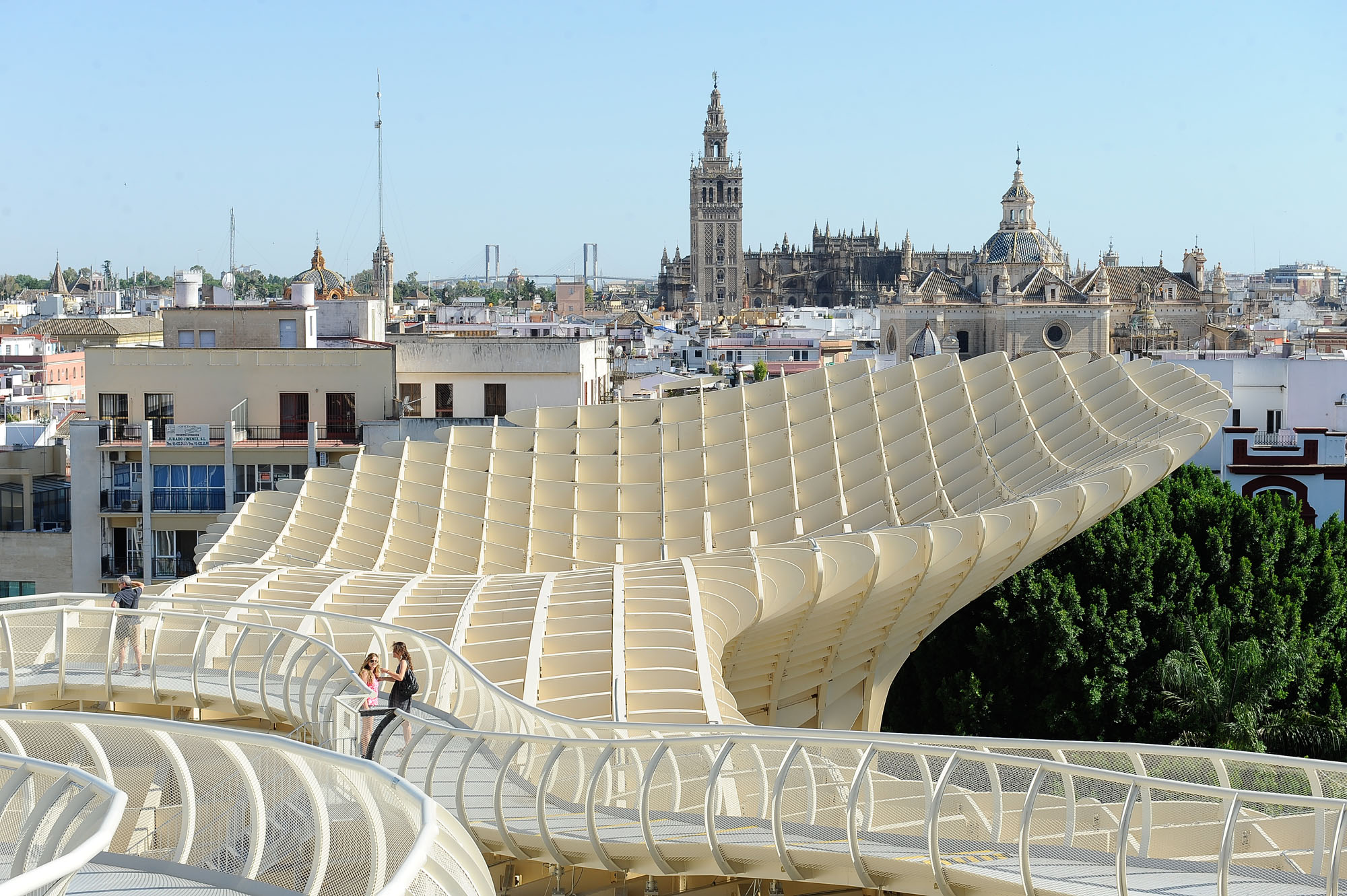 〈メトロポール・パラソル（Metropol Parasol）〉J・マイヤー・H・アーキテクツ（J. MAYER H. Architects）