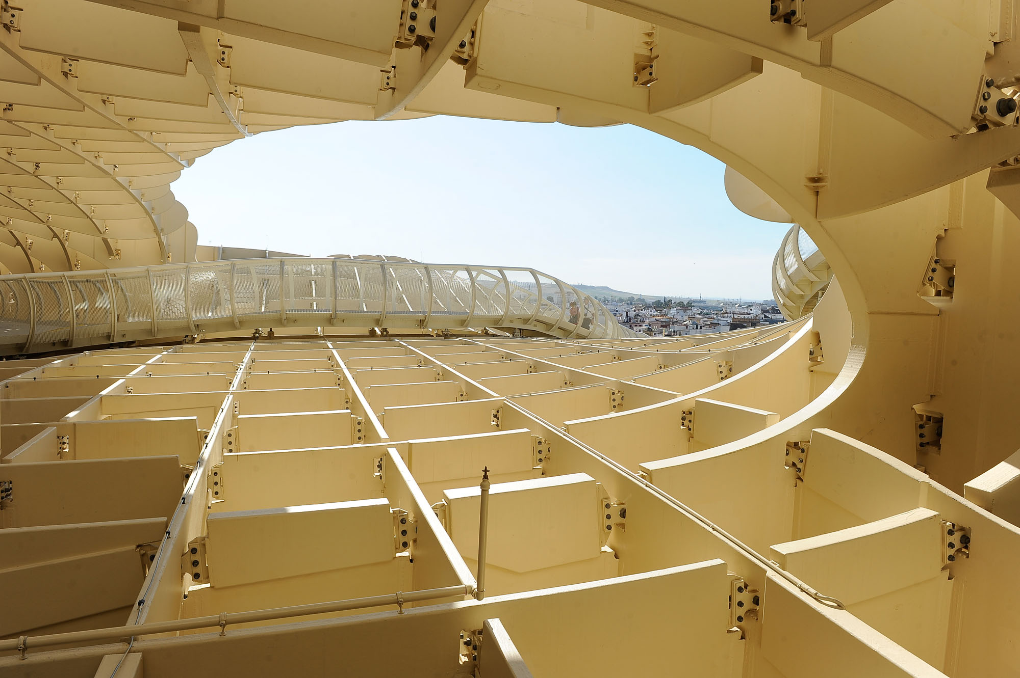 〈メトロポール・パラソル（Metropol Parasol）〉J・マイヤー・H・アーキテクツ（J. MAYER H. Architects）