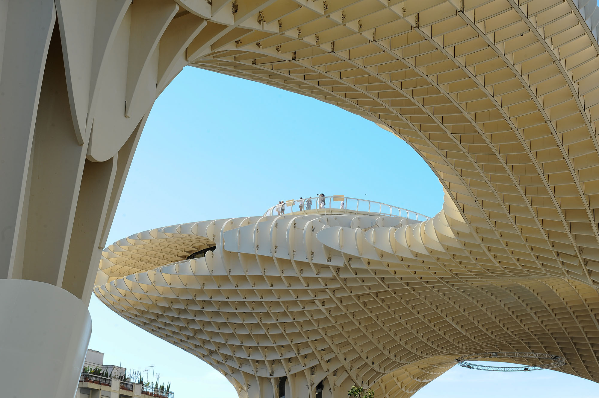 〈メトロポール・パラソル（Metropol Parasol）〉J・マイヤー・H・アーキテクツ（J. MAYER H. Architects）
