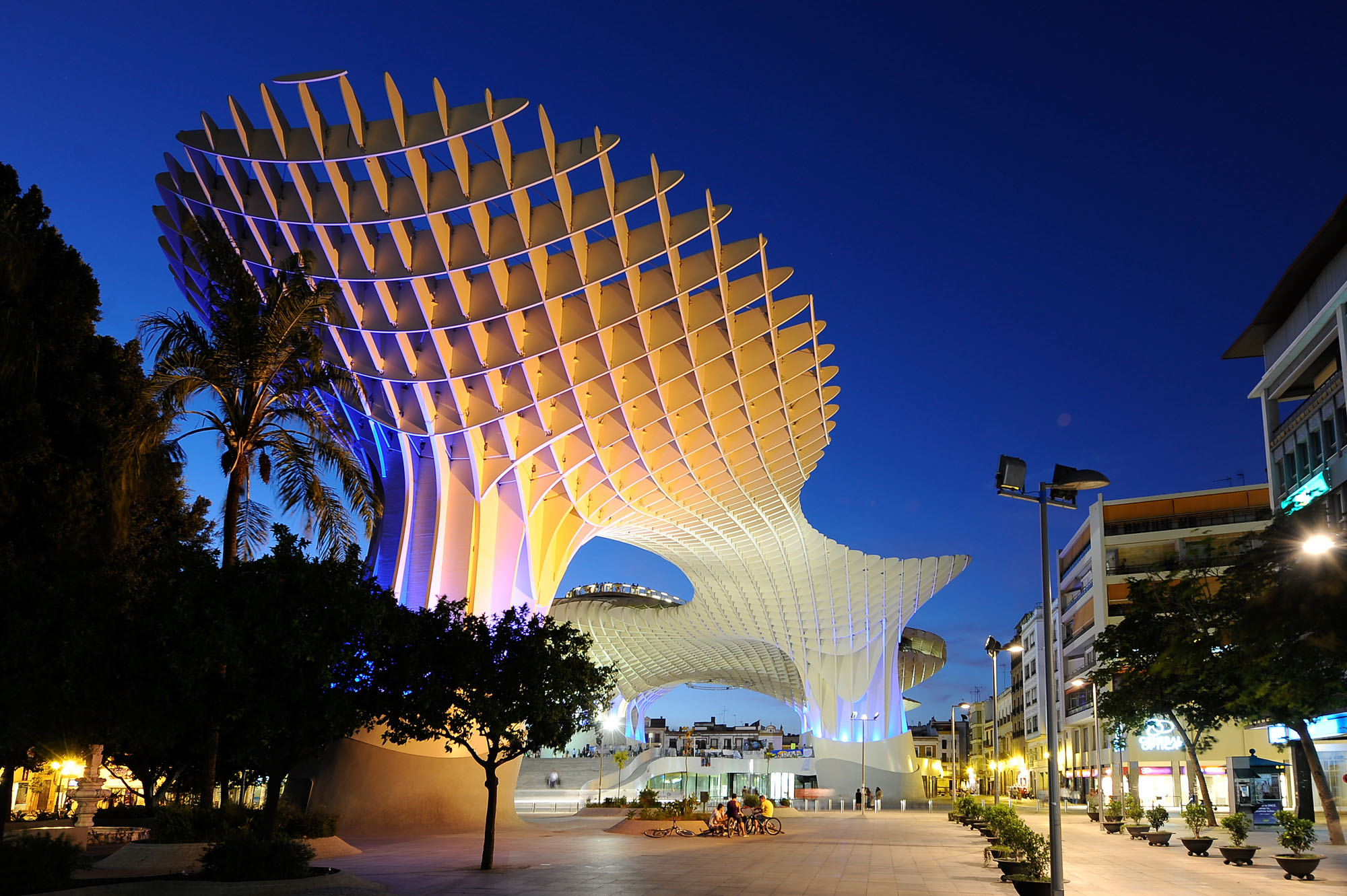 〈メトロポール・パラソル（Metropol Parasol）〉J・マイヤー・H・アーキテクツ（J. MAYER H. Architects）
