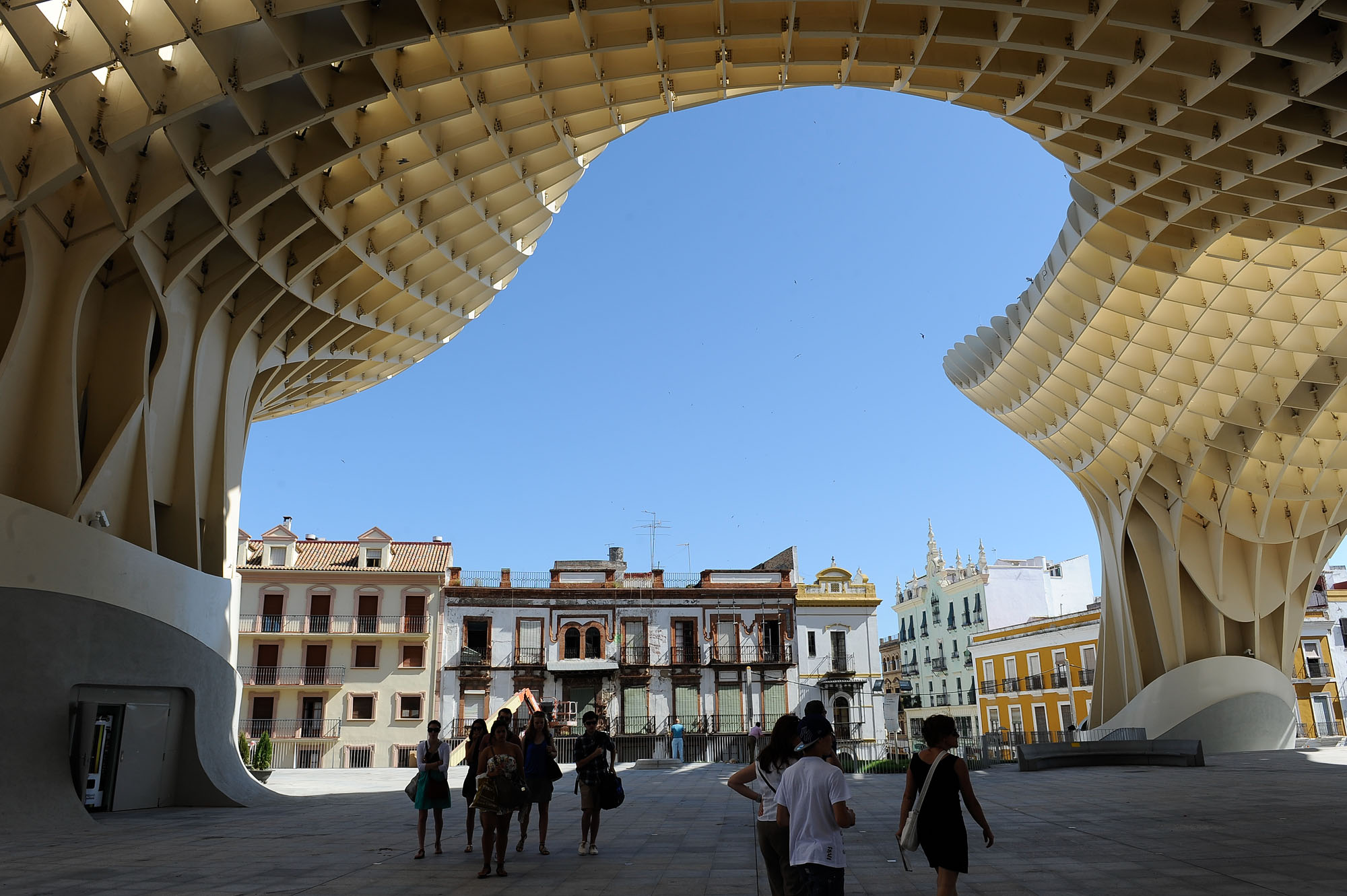 〈メトロポール・パラソル（Metropol Parasol）〉J・マイヤー・H・アーキテクツ（J. MAYER H. Architects）