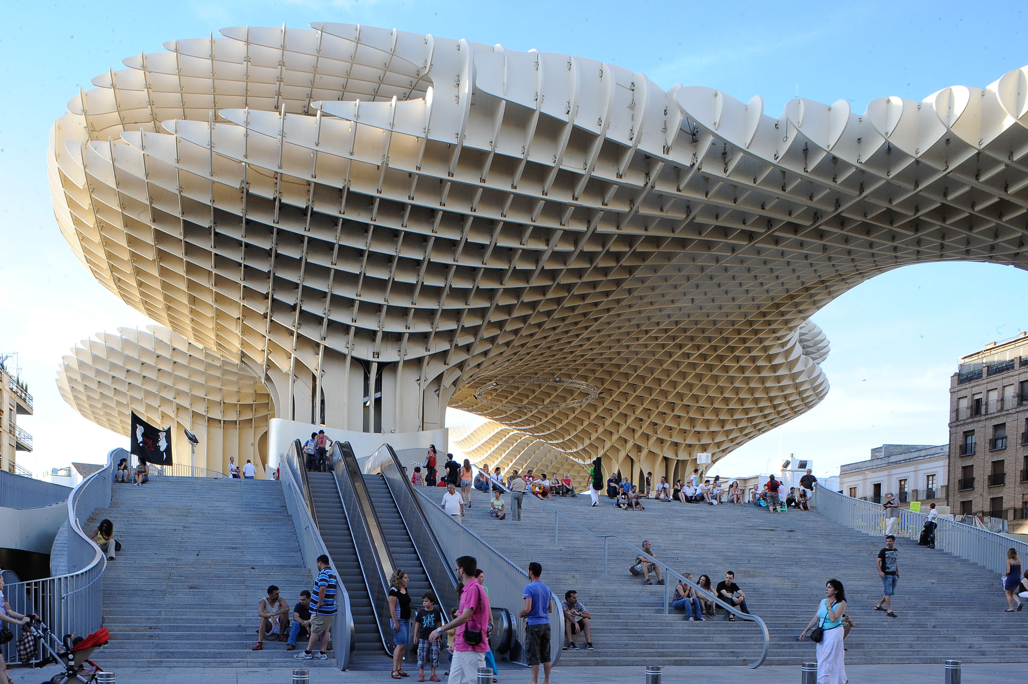 〈メトロポール・パラソル（Metropol Parasol）〉J・マイヤー・H・アーキテクツ（J. MAYER H. Architects）