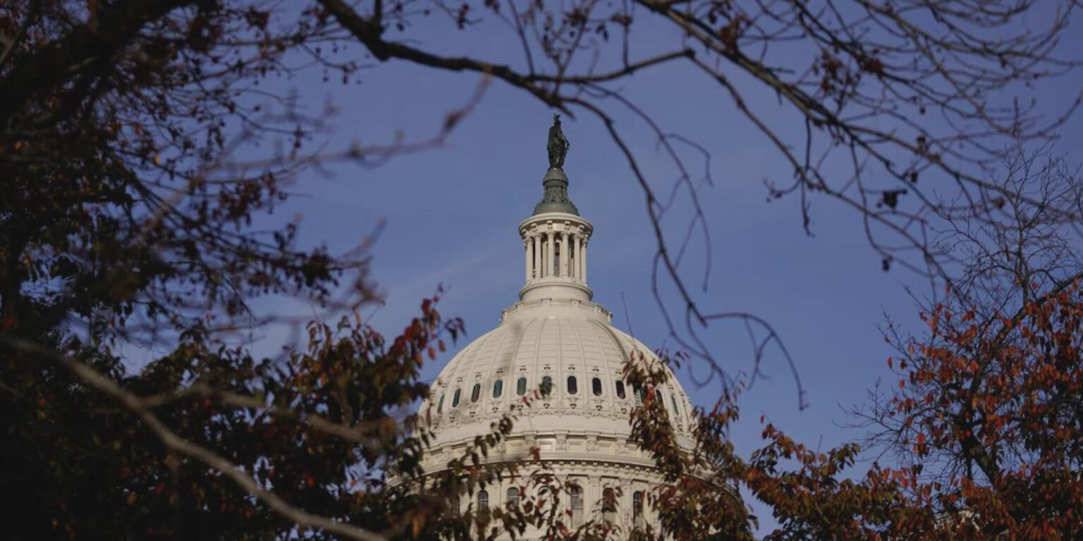 ドナルド・トランプ大統領の政権は、11月の中間選挙で共和党が敗北する可能性と、それに伴う捜査、召喚状、民主党の監視に備えているとワシントン・ポスト紙が5月4日に報じた。