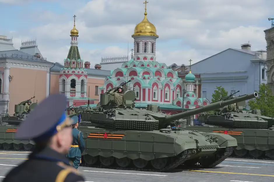 プーチン大統領、ゼレンスキー大統領がパレードを台無しにしたら「核規模」のミサイル攻撃でキエフを脅す -