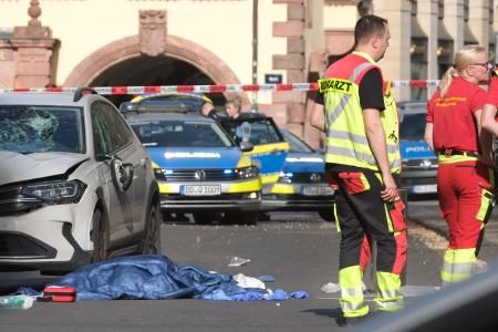 ドイツで人混みに車、２人死亡　ライプチヒ「無差別殺傷」疑い