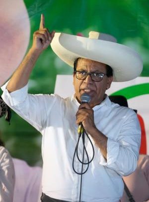 ペルー、左派候補が決選へ 大統領選フジモリ氏と対決
