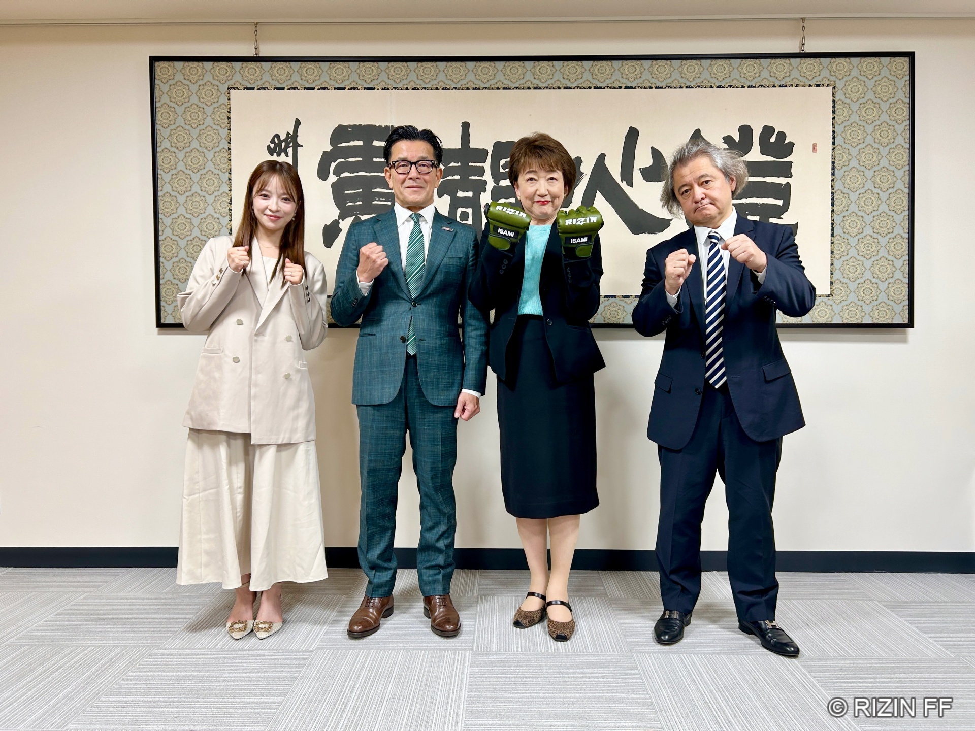 左からさおりんさん、榊原信行CEO、郡和子仙台市長、中村歩氏