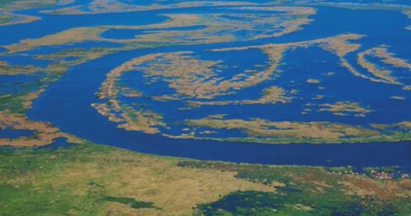アフリカで新たな海を開く可能性のある亀裂を発見