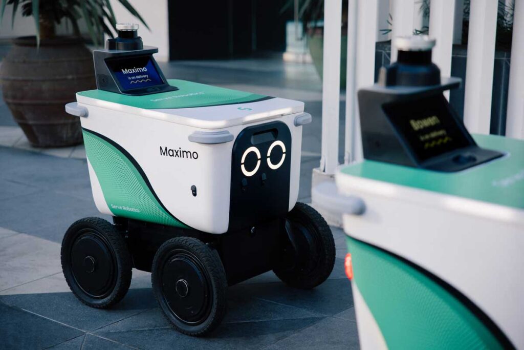 バンクーバー市、フードデリバリー・ロボットの試験導入を承認 | 日加トゥデイ/JC Today Photo by Serve Robotics