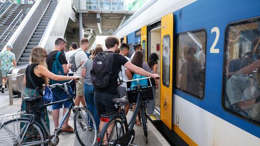 電車内の自転車スペース不足への不満：「自転車利用者を常に失望させなければならない」