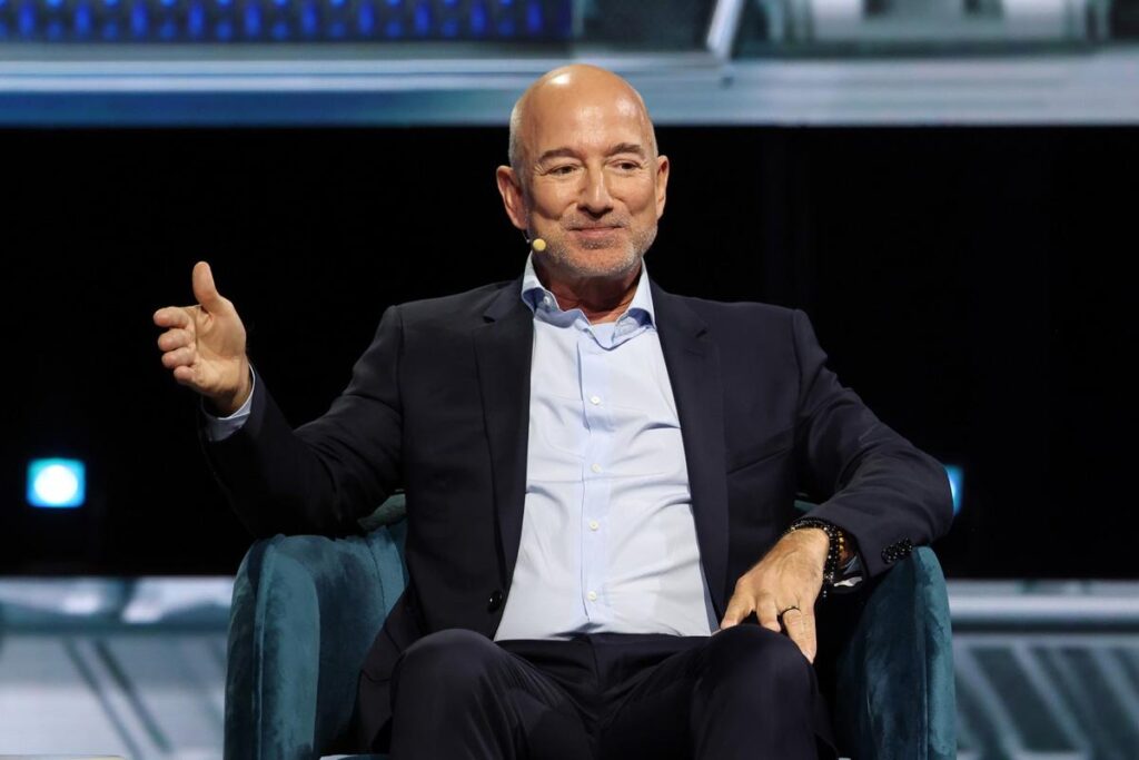 アマゾン創業者ベゾス「所得下位50％は所得税ゼロにすべき