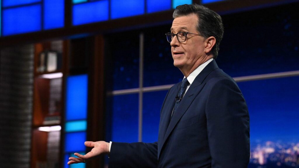 スティーブン・コルベアは、CBSと契約を結んだ後、ミシガン州で公共アクセステレビ番組の司会を務め、「パラマウントに買収される前にここにいられることに感謝している」と語った。