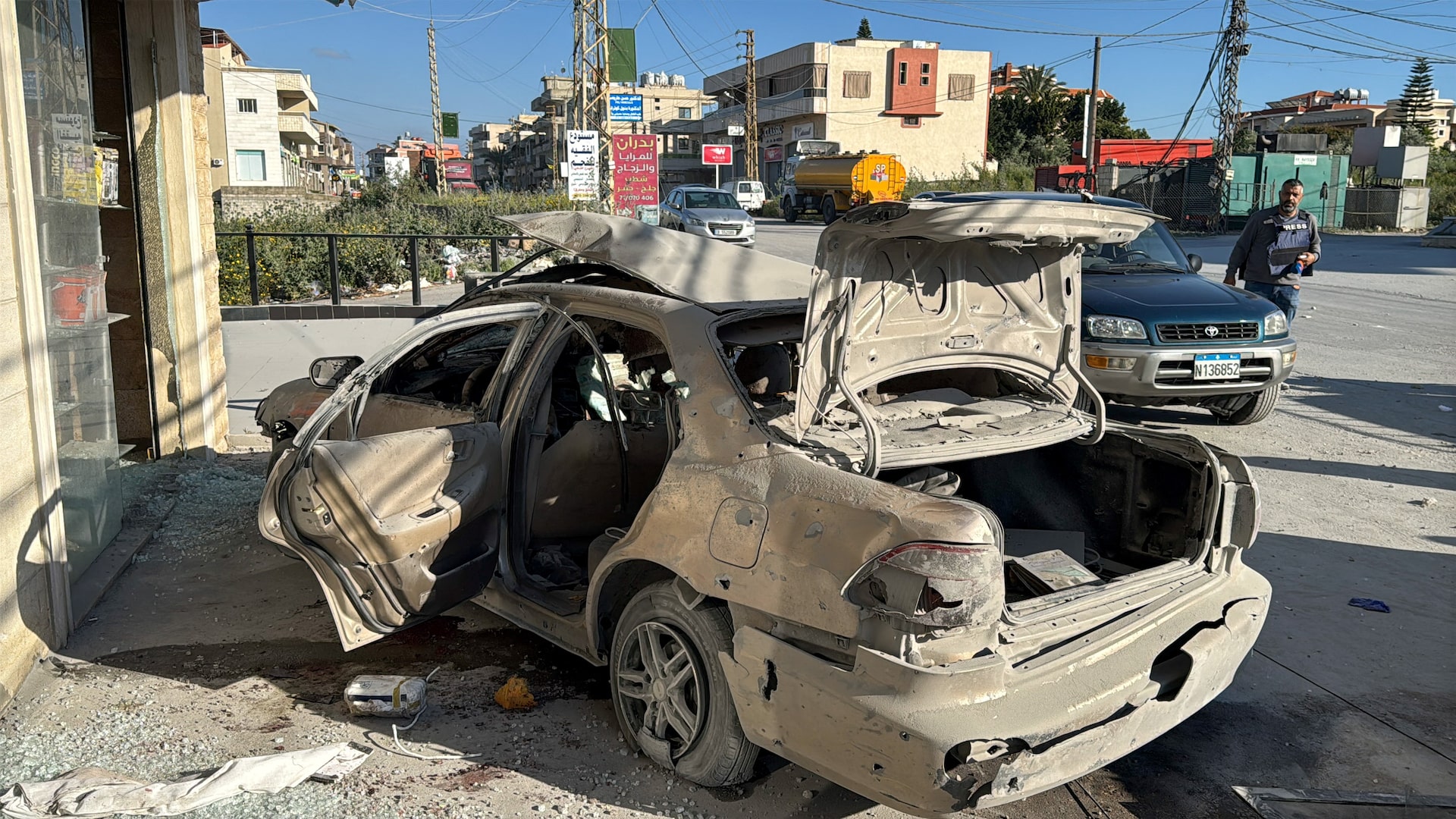 イスラエル、ベイルートを攻撃　ヒズボラとの停戦合意後初