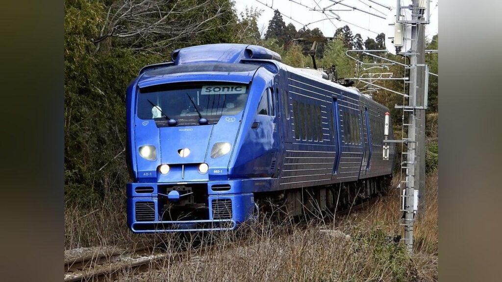 特急ソニックとシニアカーの踏切衝突事故、特急運転士が緊急停止信号見落とす…無線も聞きもらし