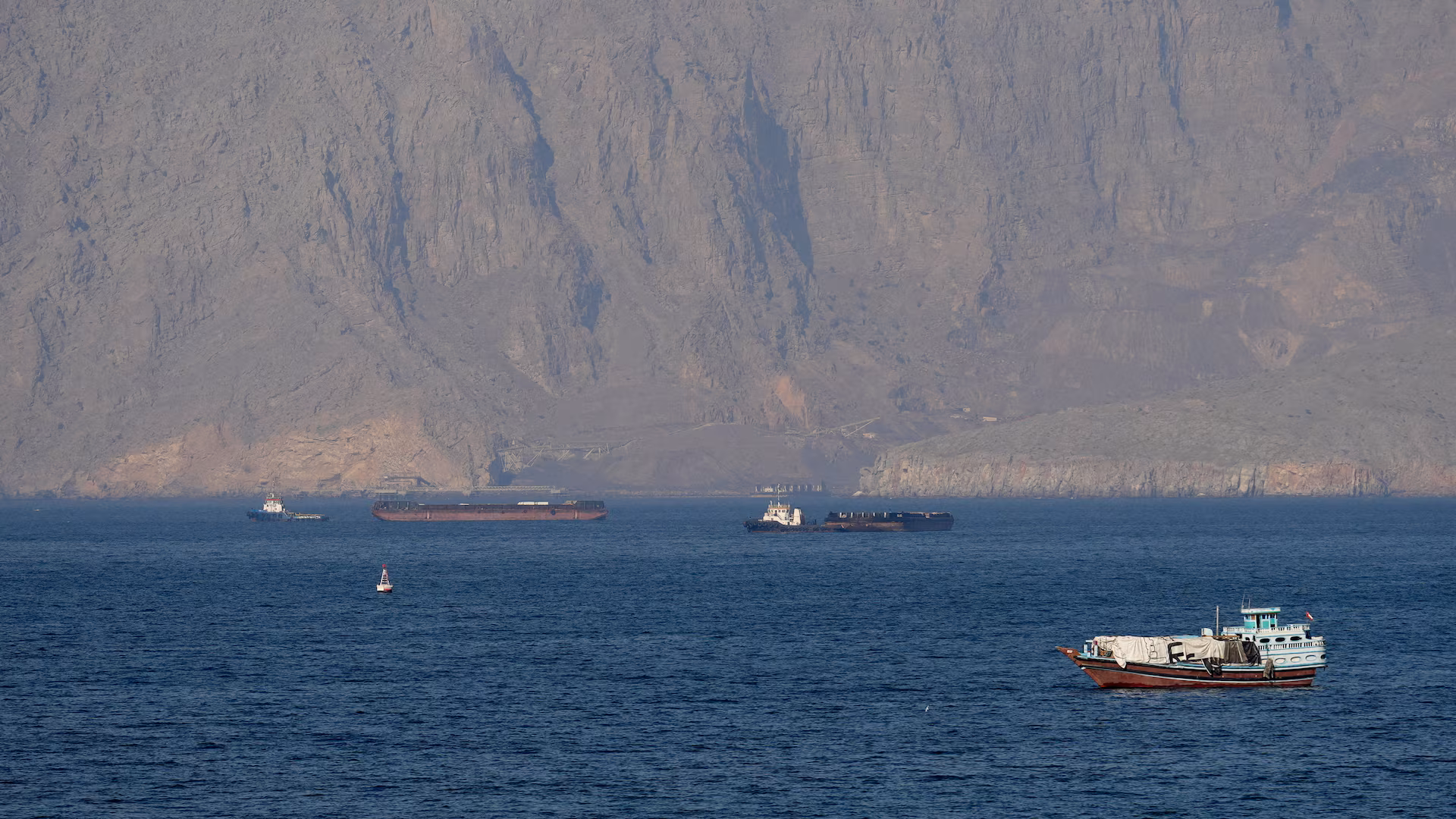 ＵＡＥ、イランがホルムズ海峡で空荷のタンカー攻撃と非難