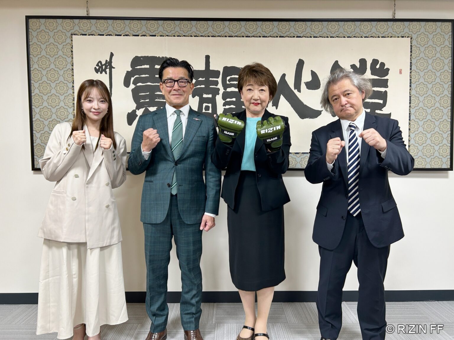 『RIZIN LANDMARK 14 in SENDAI』の6月6日ゴングを前に榊原信行CEO（左から２人目）、中村歩氏（右端）、さおりん（左端）が郡和子仙台市長（右から2人目）を表敬訪問