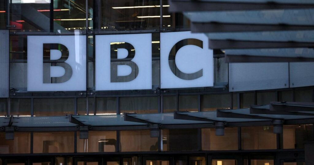 BBC司会者「上司らの黙殺で女性同僚の手首を骨折」