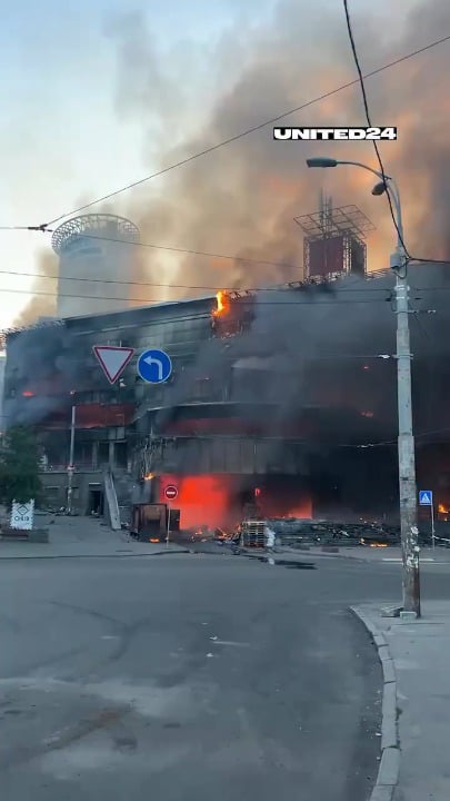ロシアの攻撃でキエフの地元市場が完全に焼失