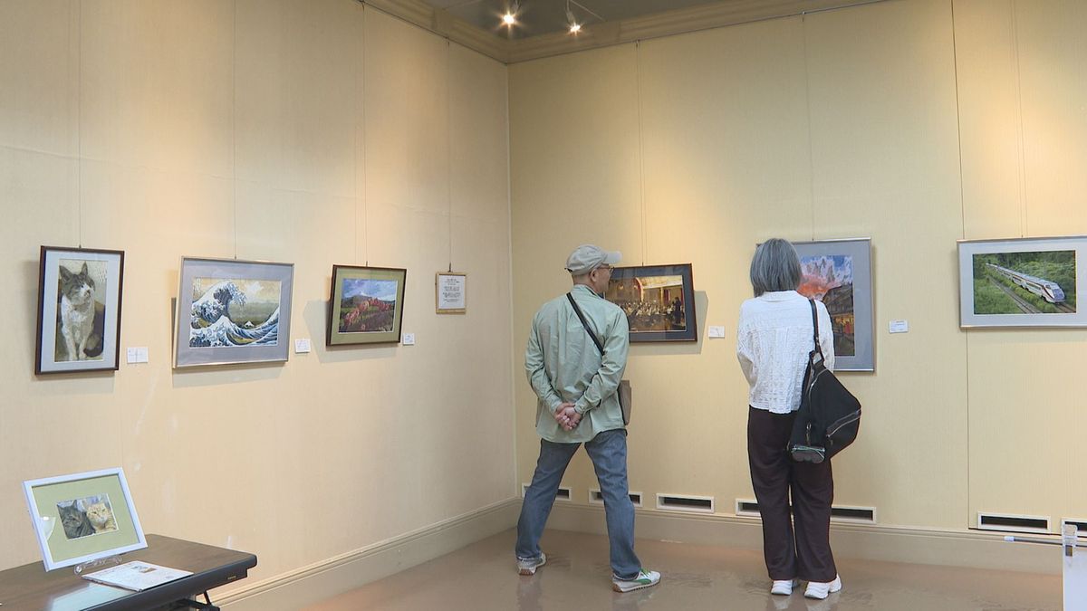 針と糸で山形の風景を写実的に表現　山形市でクロスステッチ作品展　1作品の製作に1500時間以上