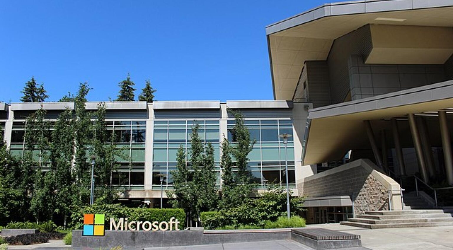 マイクロソフトがオランダ公務員の名前を米国政府に漏洩したとして非難される