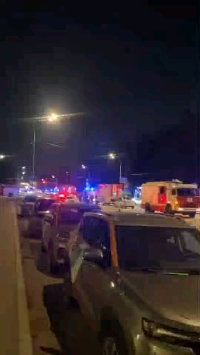今夜、無人航空機がモスクワのクレムリンからわずか数キロ離れたモスフィルモフスカヤ通りの住宅建物を直撃した。 2026 年 4 月 5 日