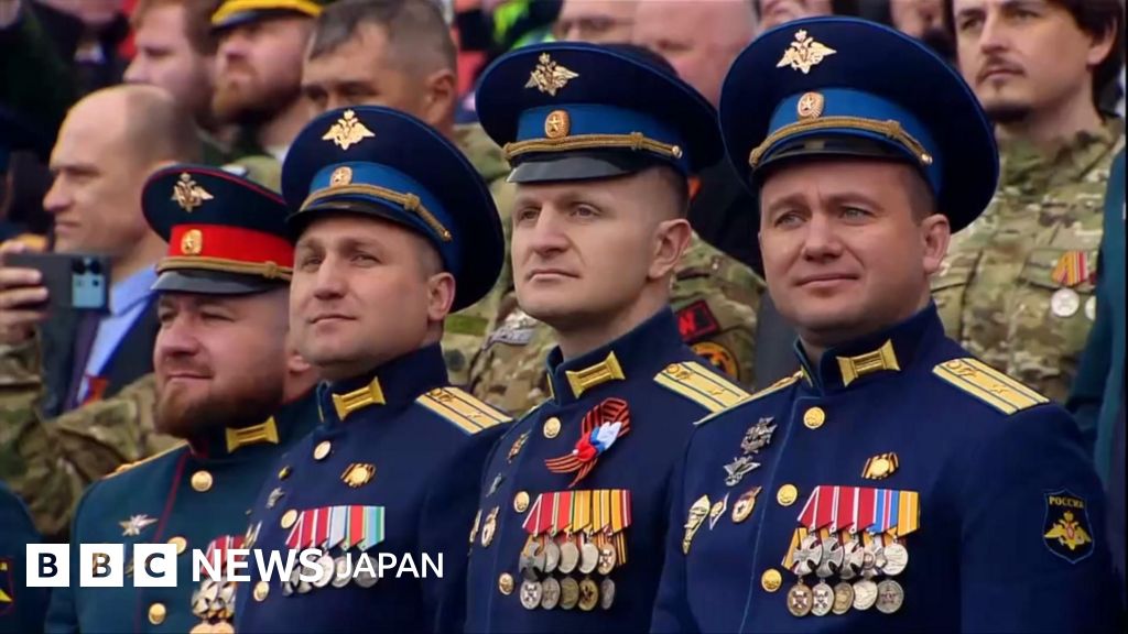 縮小された軍事パレードが示唆するロシアの今 - BBCニュース