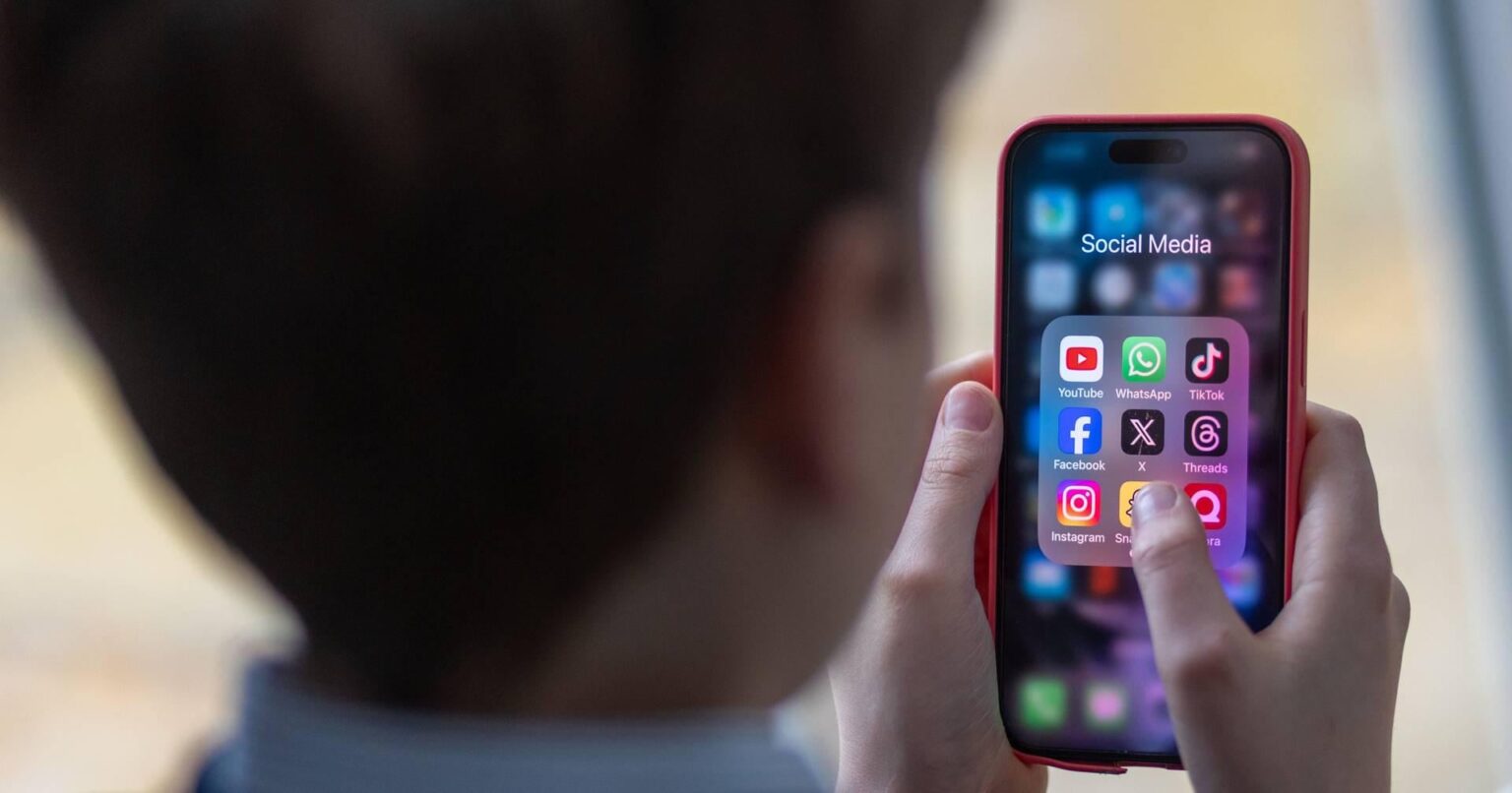 メタ社、アップルとグーグルのソーシャルメディアでの年齢確認を推進するためポルトガルの議員らと会談