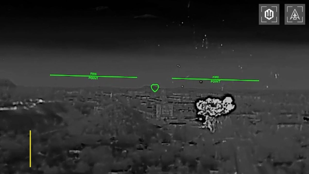 ウクライナが公開したドローン攻撃とみられる動画の静止画像/Telegram via CNN Newsource