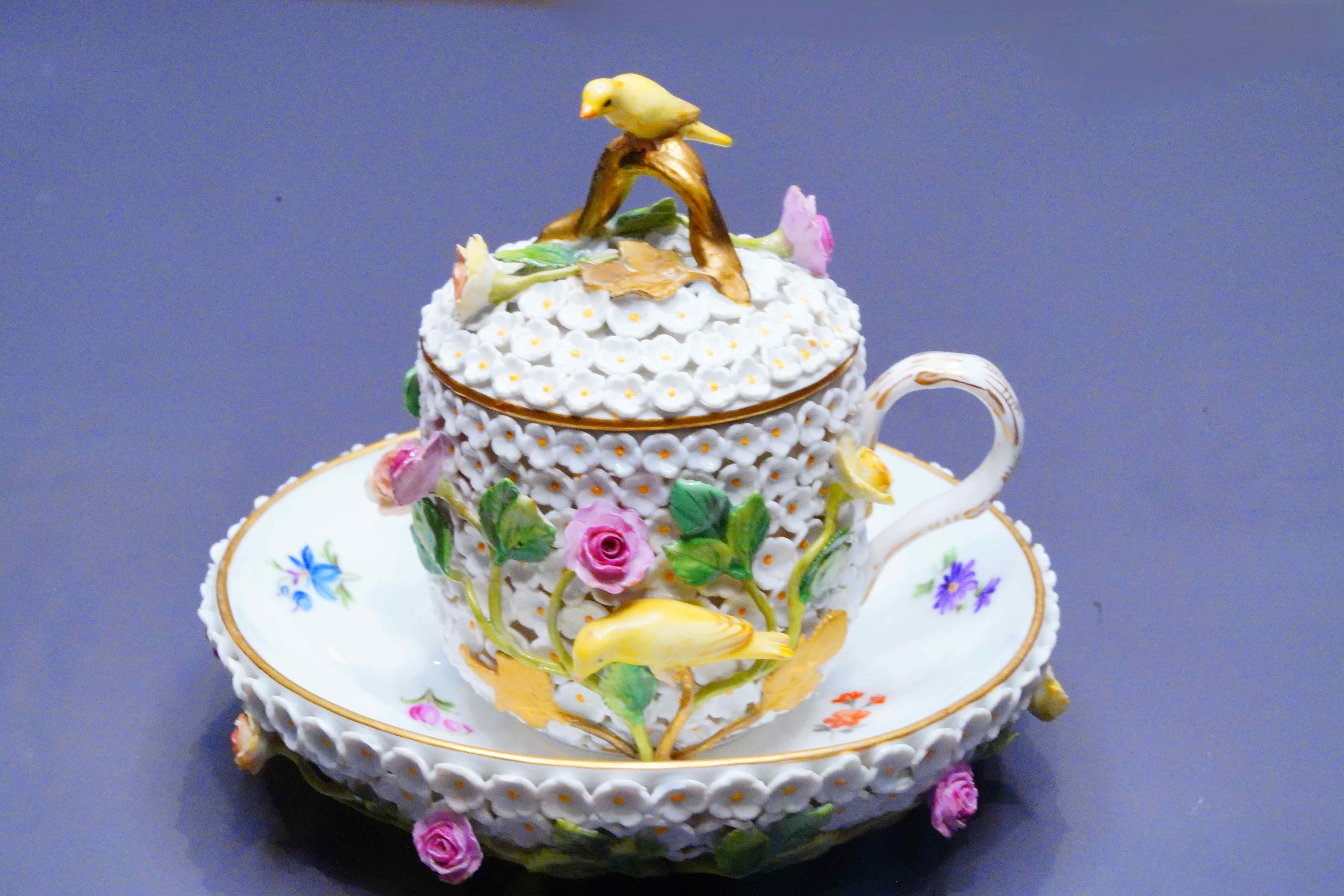 マイセン  貼花鳥飾蓋付カップ&ソーサー   19世紀