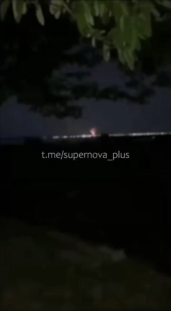 ウクライナのクリミア半島の沿岸地域で大規模な爆発が発生。ロシア占領軍にとっては熱い夜だ。